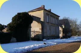 das Eingangsensemble zum ehemalgen Raeckeschen Gut mit den Findlingen