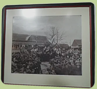 Foto von der Grundsteinlegung der Dreileber Kirche 1898 (2018)