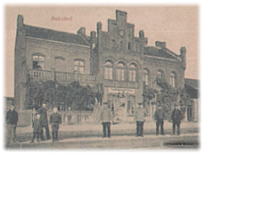 Das Empfangsgebäude des Bahnhof Ochtmersleben. Um 1900 (?)