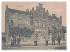 Das Empfangsgebäude des Bahnhof Ochtmersleben. Um 1900 (?)