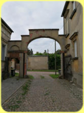 Der Torbogen zum "Großen Hof" ist ganz schön brüchig. Foto vom 27.Mai 2019